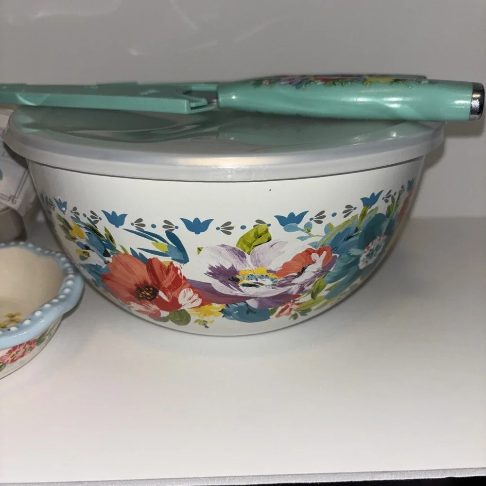 Pioneer Woman Lot of Kitchen Supplies, Metal Bowl With Lid, Knives, Bowls, Etc.